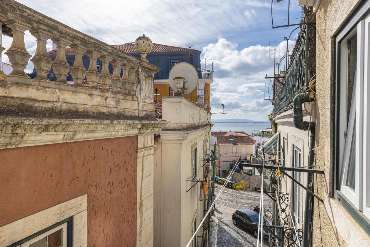 Traditional Alfama Apartment By Lovelystay Lissabon Buitenkant foto