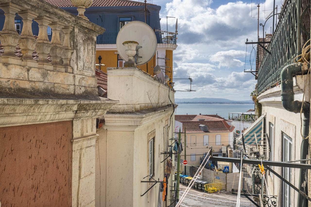 Traditional Alfama Apartment By Lovelystay Lissabon Buitenkant foto